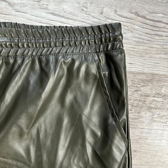 One by Chapter One Olive Faux Leather Jogger Pants Size Large - Picture 6 of 7